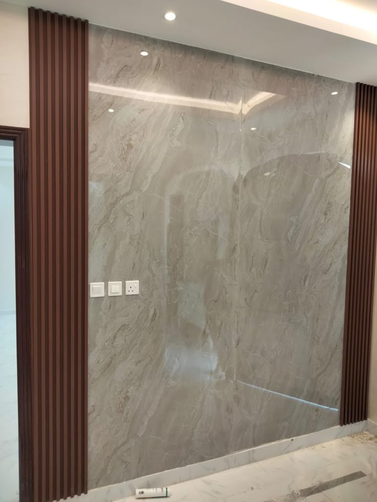 Grand panneau marbre encadré de bois — بديل الشيبورد NovaBard Tanger